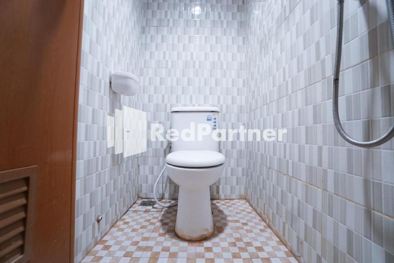 Eascot Hotel Mitra Reddoorz Jakarta Exterior photo